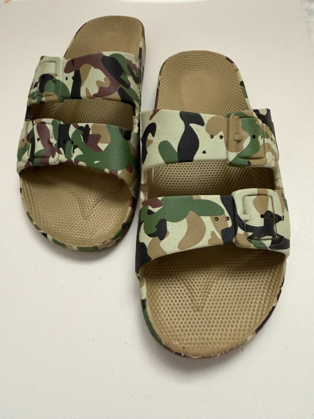 FREEDOM MOSES Two-Strap Camouflage Sandal size 7